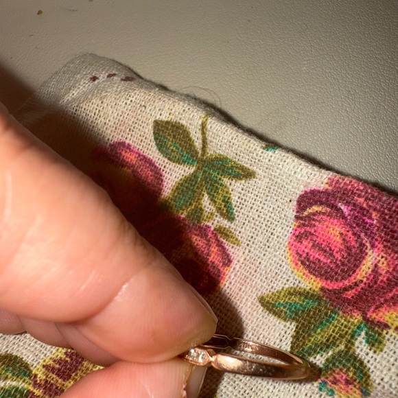 FLASH SALE!!! Elegant Gold Ring with Sparkling Stones - Picture 3 of 8